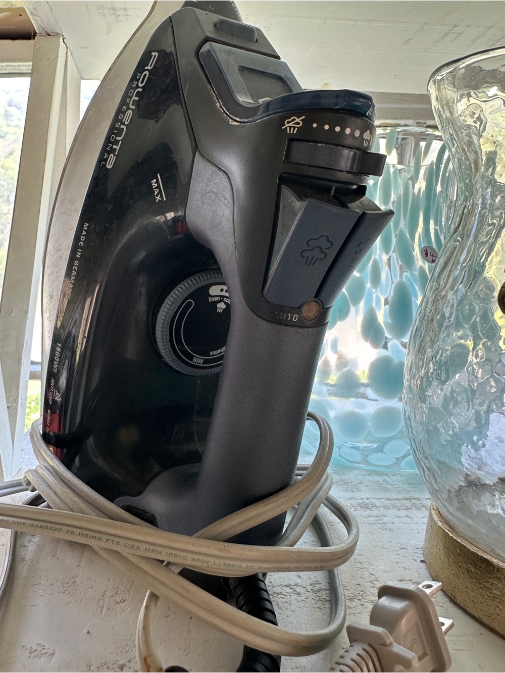 Rowenta Black Handheld Steam Iron - Compact Steam Control